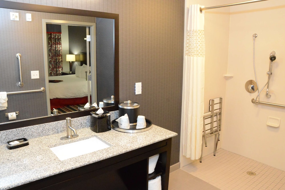 Hampton Inn & Suites Albany At Albany Mall - photo 35
