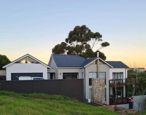 4 Bed Selfcatering River Tree House overlooking the Onrus river — 4-Star Luxury Hotel in Hermanus, South Africa