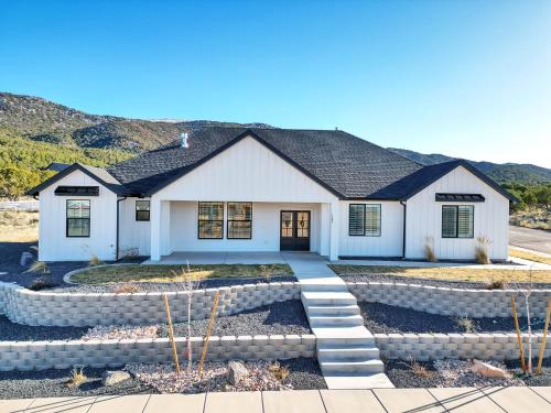 Heritage Hills Home — 4-Star Luxury Hotel in Parowan, United States
