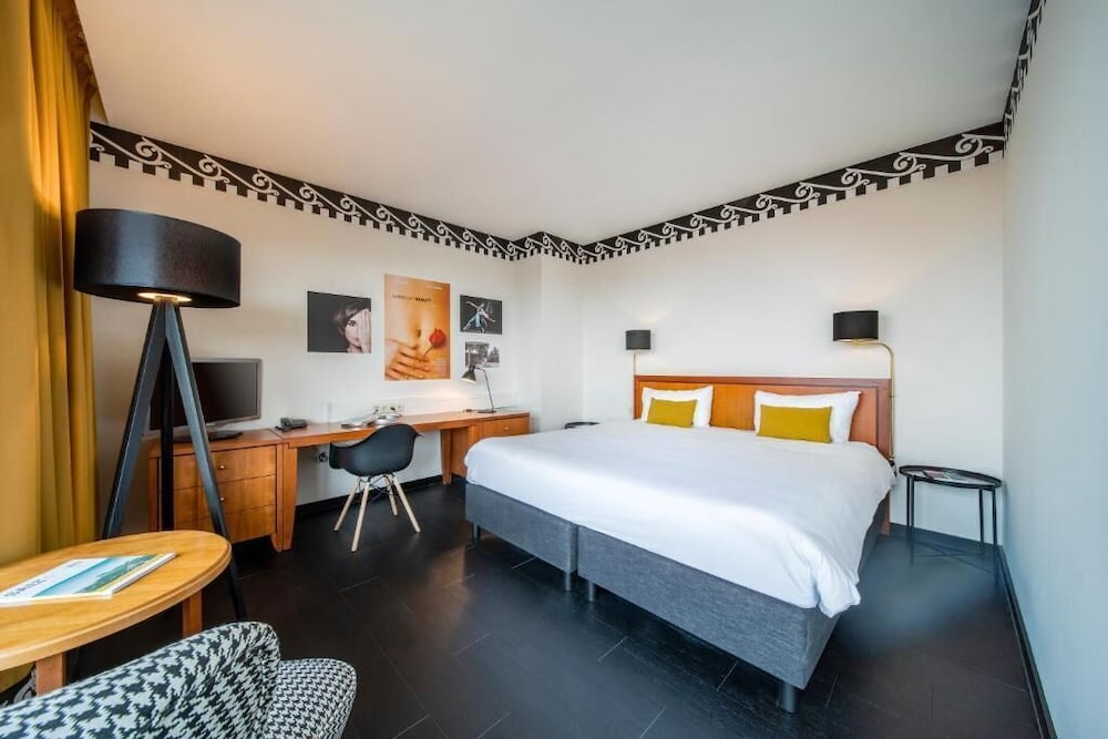 Hotel Theater Figi — 4-Star Luxury Hotel in Zeist, Netherlands