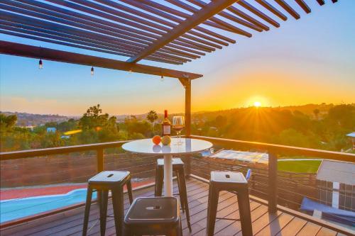 The Helix House Pool & Mountain Views — 4-Star Luxury Hotel in La Mesa, United States