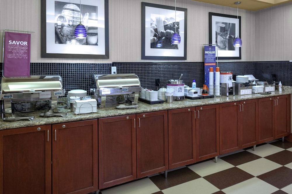 Hampton Inn Woodbridge - photo 32