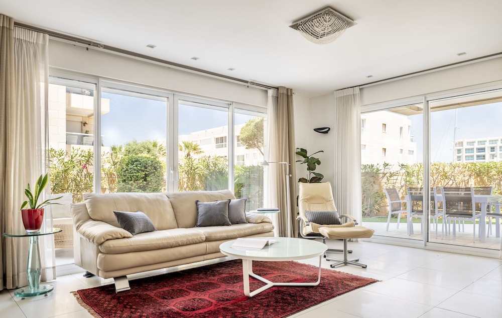 Garden Apartment Herzliya Marina. Pool & Gym — 4-Star Luxury Hotel in Herzliya, Israel