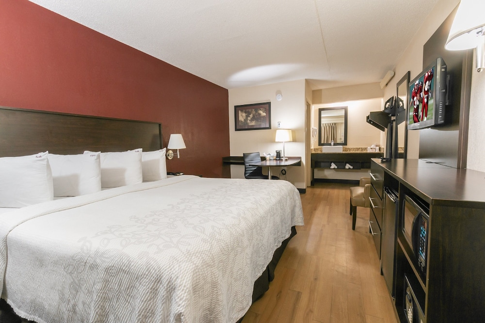 Red Roof Inn PLUS Pittsburgh East Monroeville - photo 11