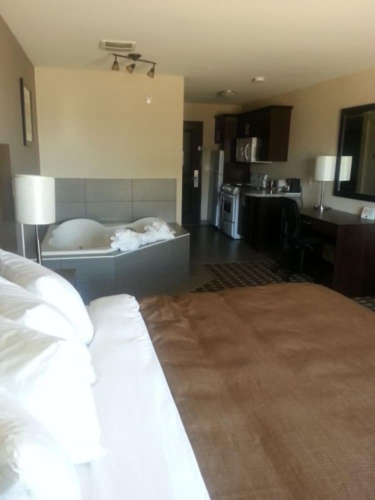 Western Star All Suites Carnduff — hotel in Moosomin