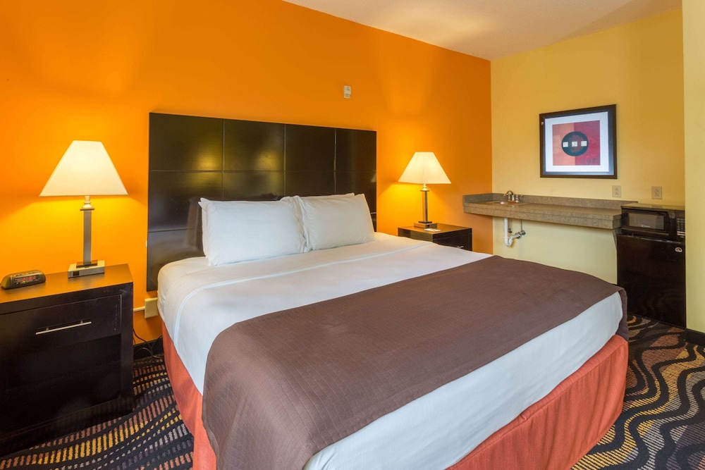 AmericInn by Wyndham Streator - photo 16