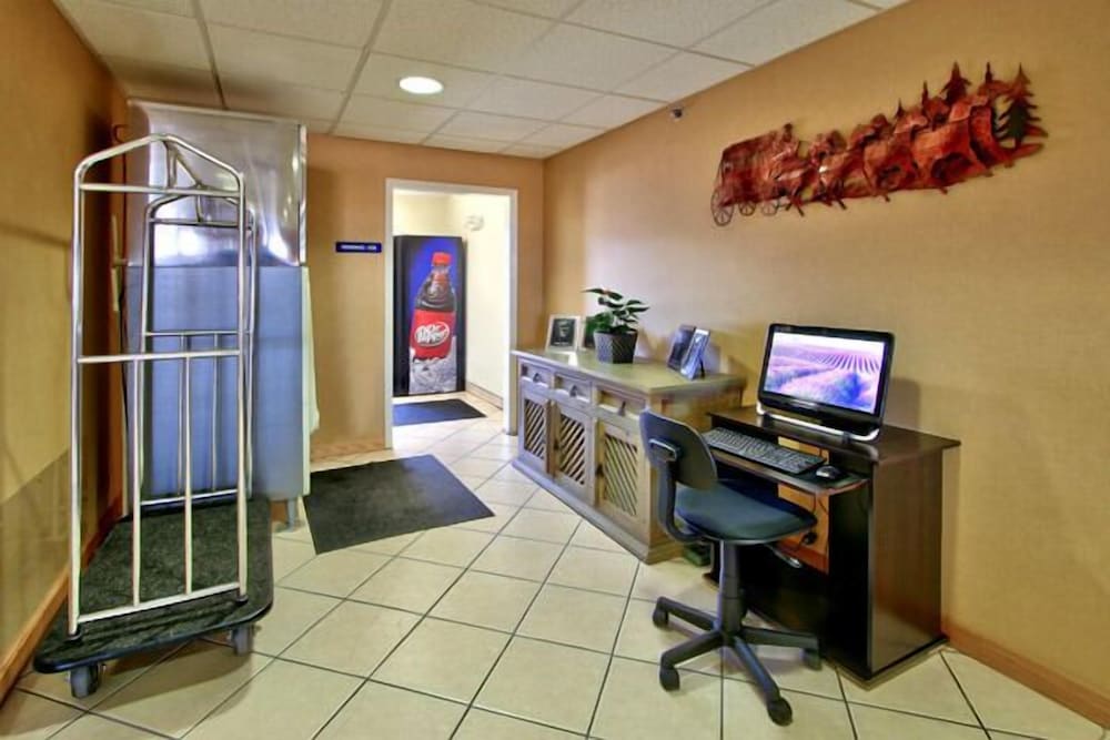 Western Skies Inn And Suites - photo 23