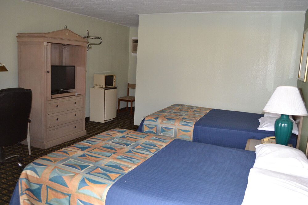 Lake Country Motel - photo 4