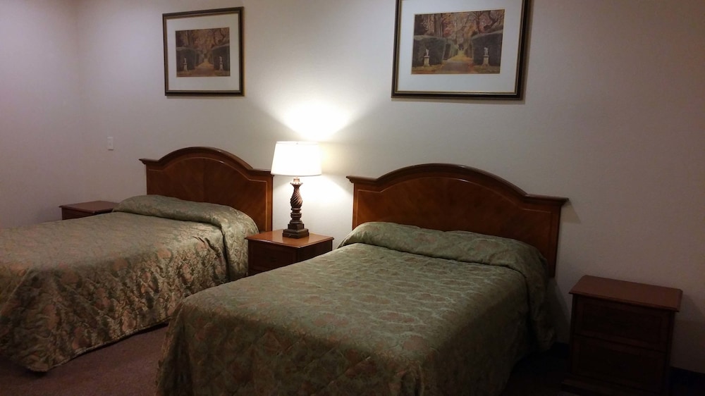 Country Regency Inn & Suites - photo 7