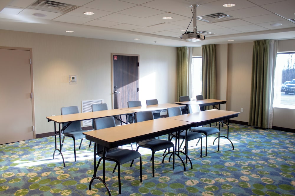 Hampton Inn Big Rapids - photo 34