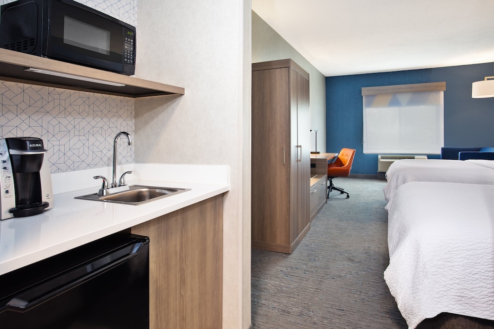 Holiday Inn Express Hotel & Suites Belleville by IHG - photo 19