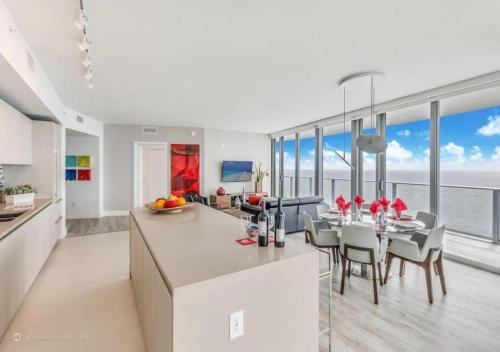 Beautiful Ocean Front 3 Bed 3 Bath @ Hyde Resort - photo 3