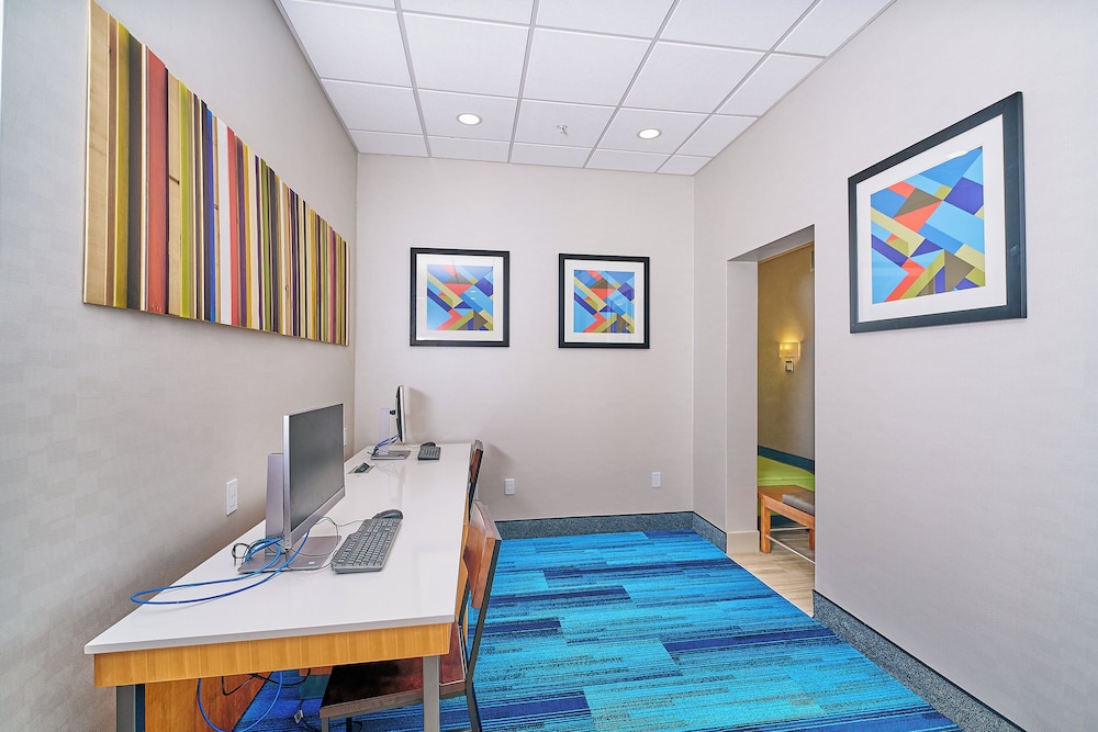 Holiday Inn Express Charleston Civic Center by IHG - photo 36
