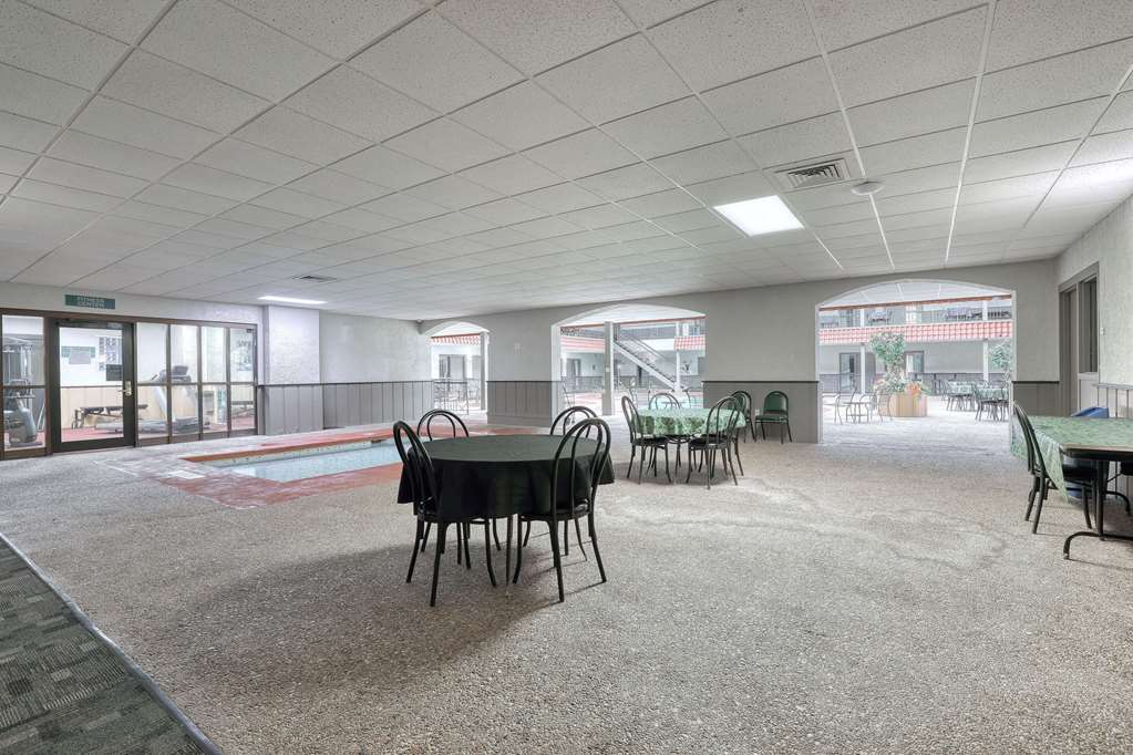 Quality Inn & Suites Green Bay Downtown - photo 49