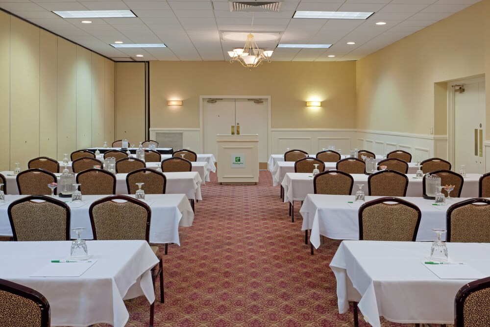 Holiday Inn Hotel & Suites Boston Peabody by IHG - photo 35