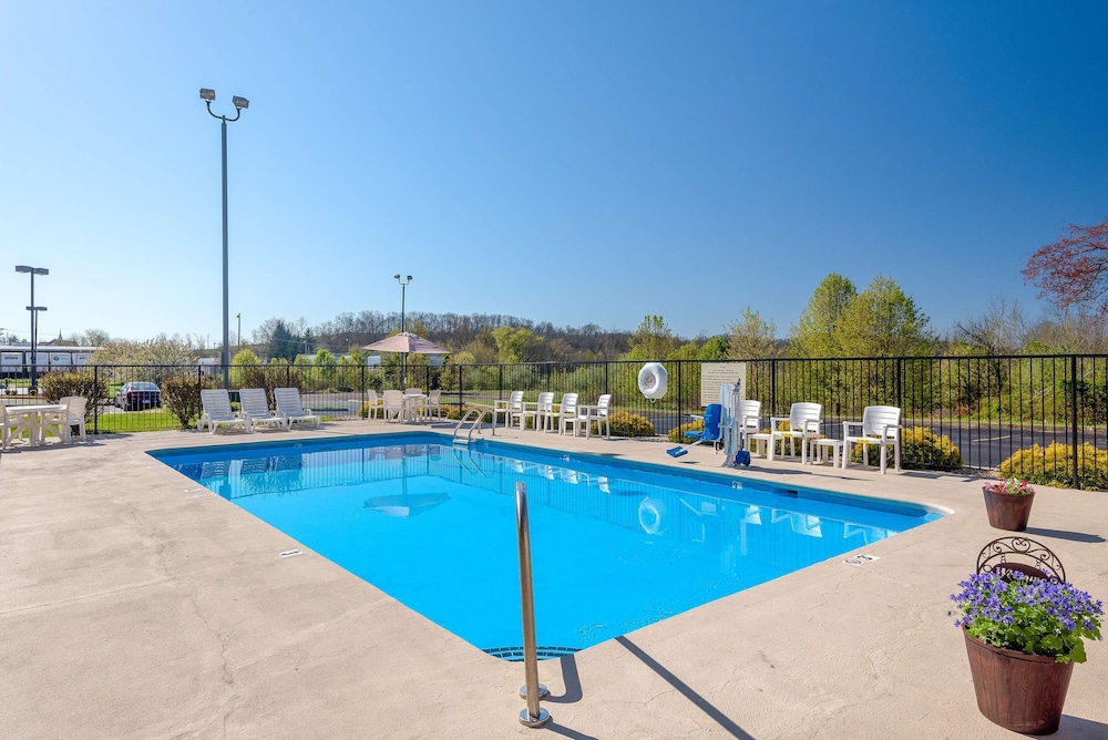 Hampton Inn Parkersburg Mineral Wells - photo 35