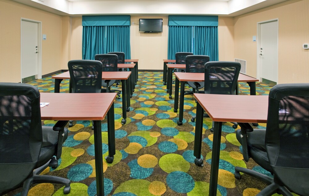 Holiday Inn Express & Suites Topeka North by IHG - photo 25