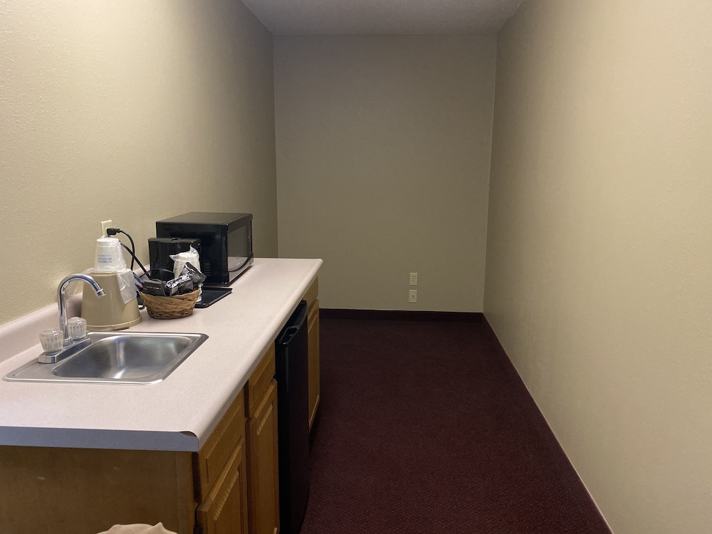 Super 8 by Wyndham Beresford - photo 11