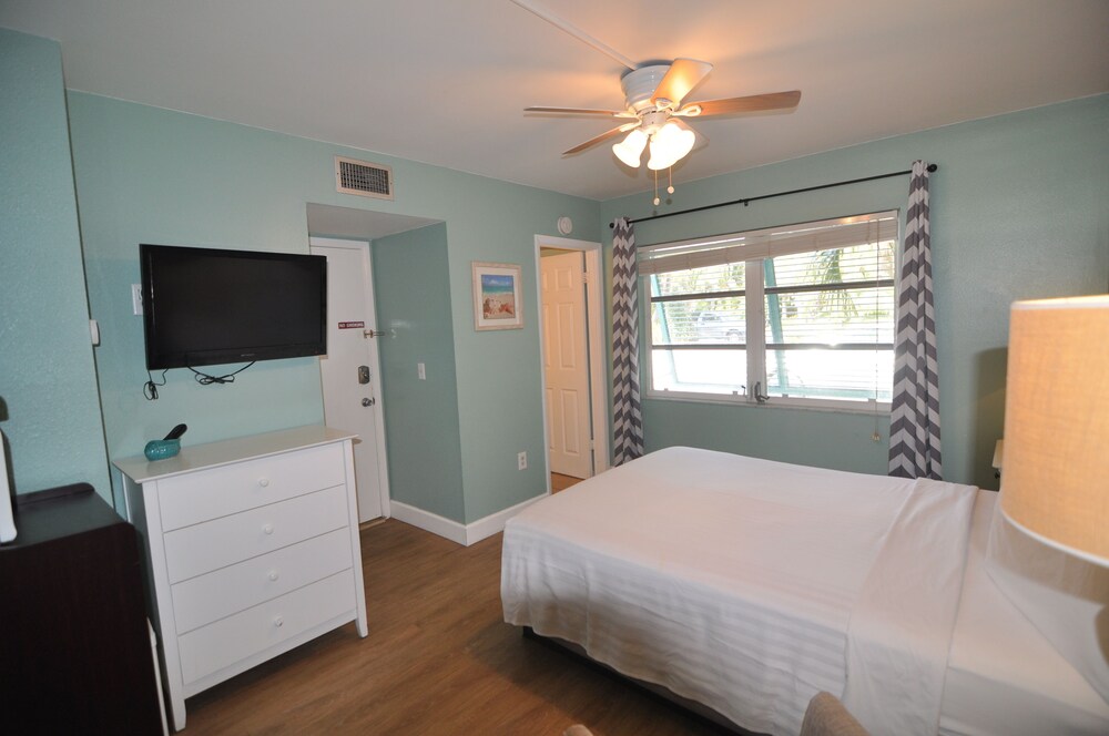 Lido Islander Inn - photo 20