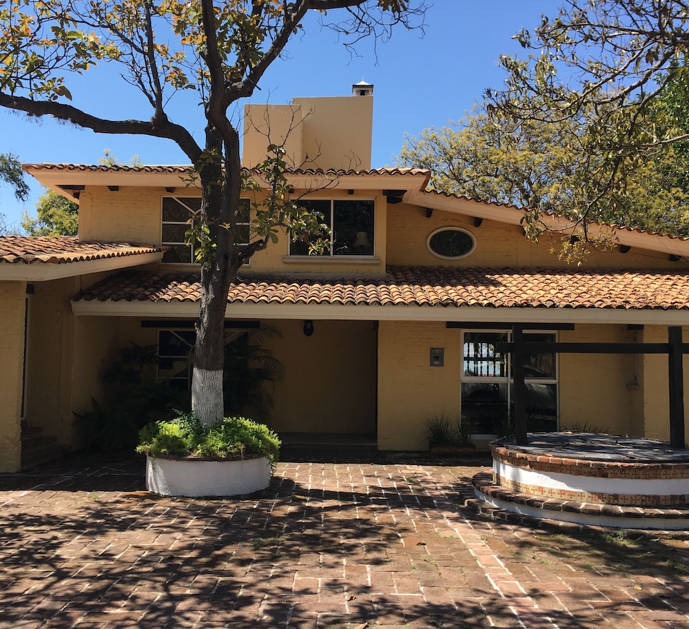 Casa Palomas Bed and Breakfast — 4-Star Luxury Hotel in San Juan Cosala, Mexico