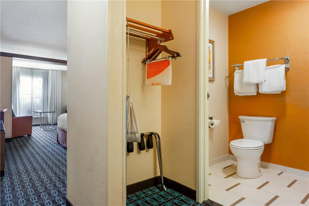 Comfort Inn & Suites Green Bay Stadium Area - photo 16