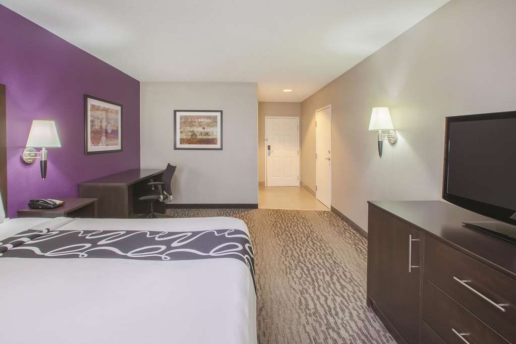 La Quinta Inn & Suites by Wyndham Erie - photo 19