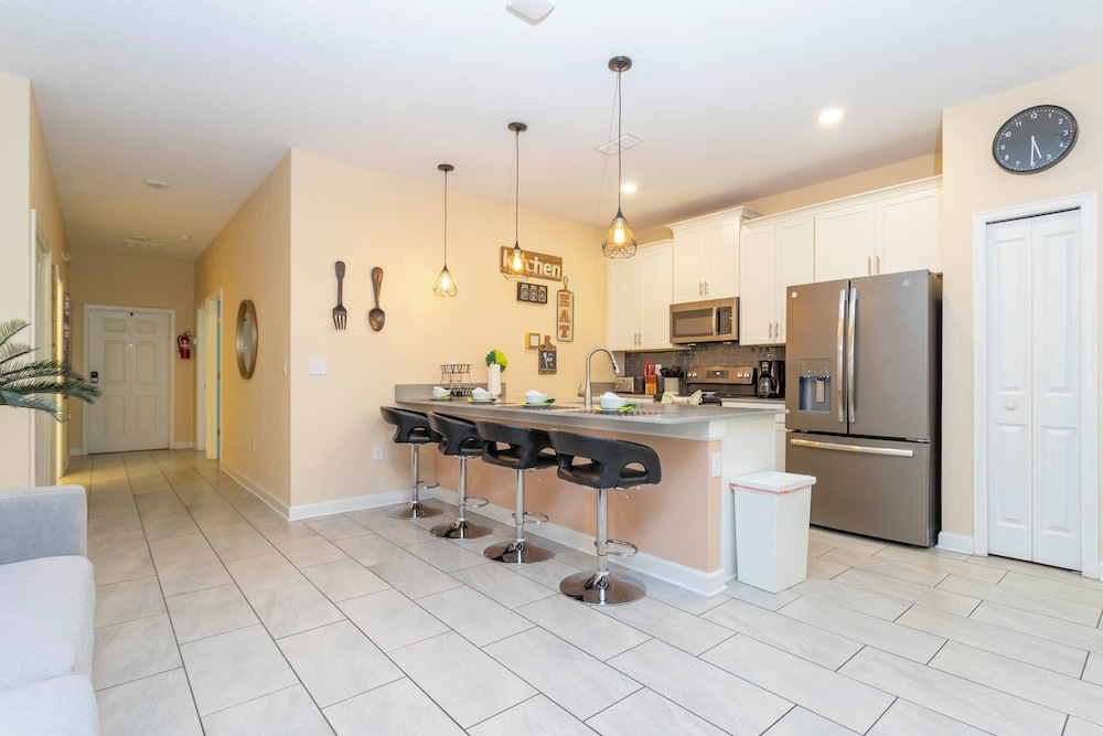 Magnificent 5Bd w Pool @ Storey Lake 4800 - photo 14