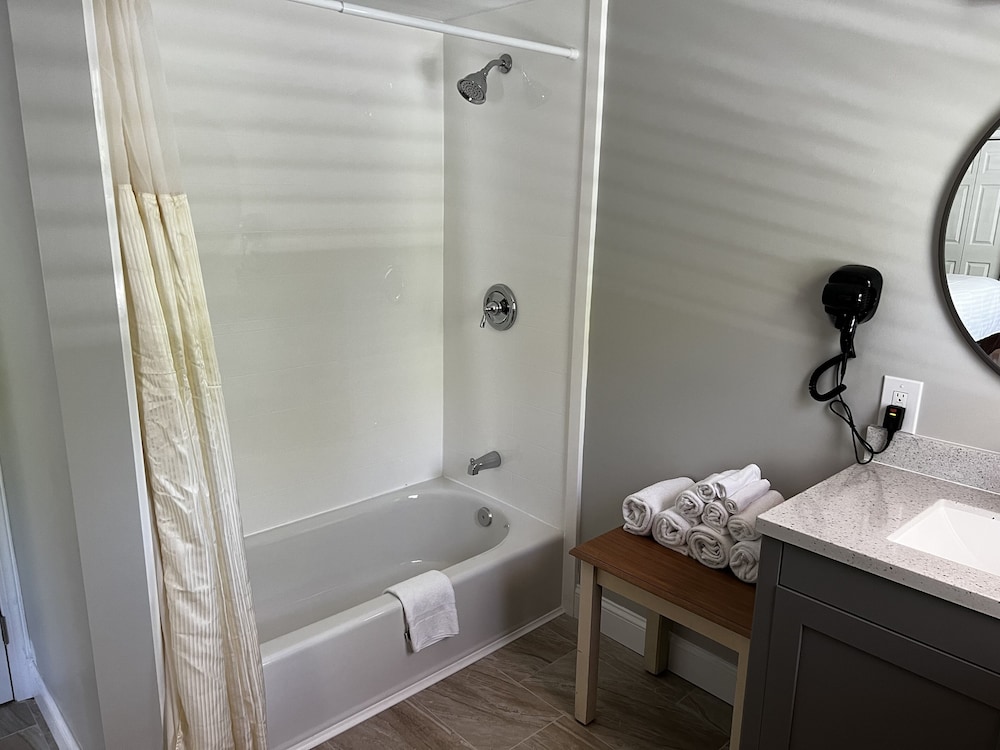 Captains Quarters Motel & Conference Center - photo 19