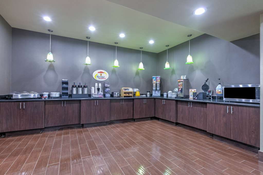 Super 8 by Wyndham Karnes City - photo 33