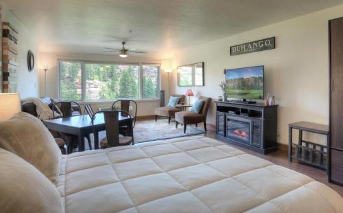 Tamarron Lodge Studio 319 Royal Ridge Durango CO — 4-Star Luxury Hotel in Durango, United States