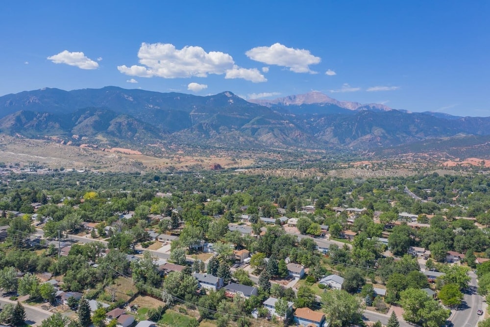 4BR Dog friendly Minutes to Garden of the Gods - photo 36