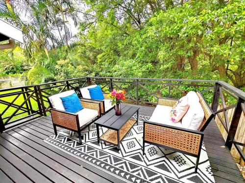 Honeycomb Treehouse Back Up Power & Water 2 Adults & 1 Kid — 4-Star Luxury Hotel in Durban, South Africa