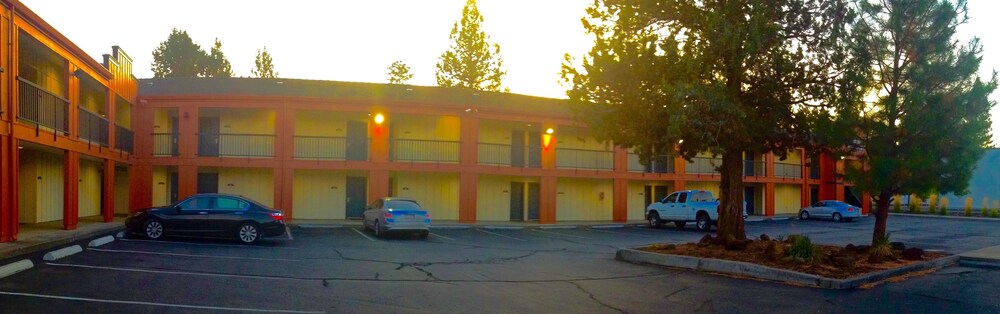 Sisters Inn And Suites - photo 20