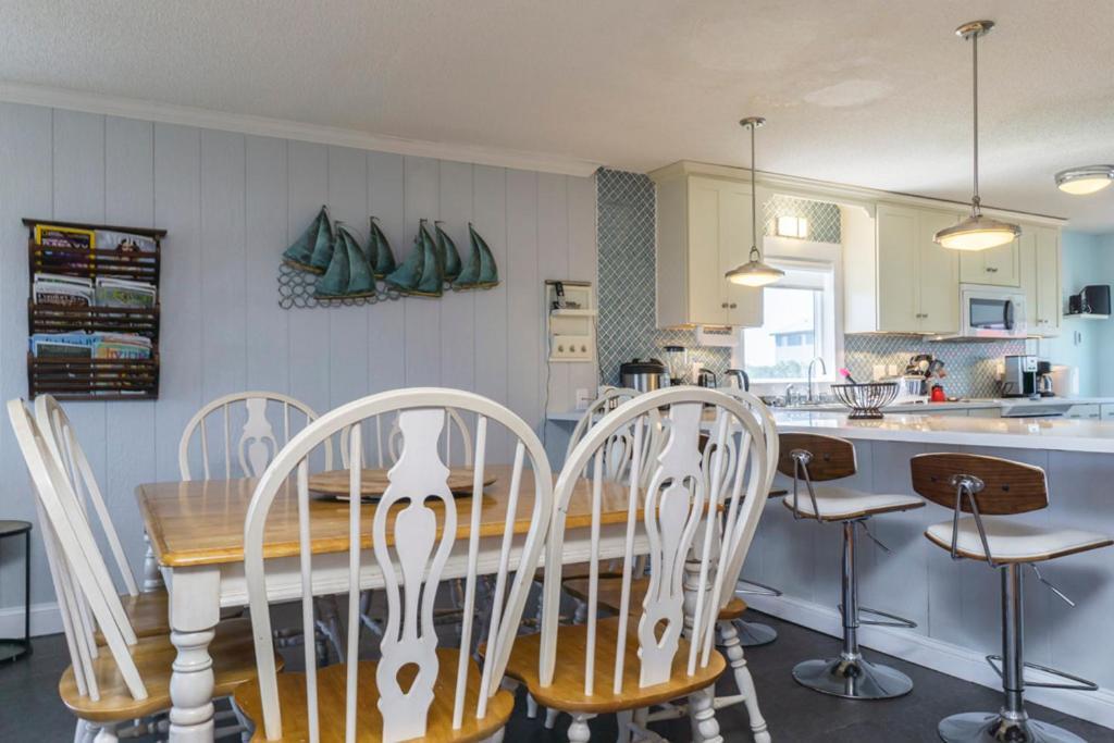 Breezy Oaks by Oak Island Accommodations - photo 8