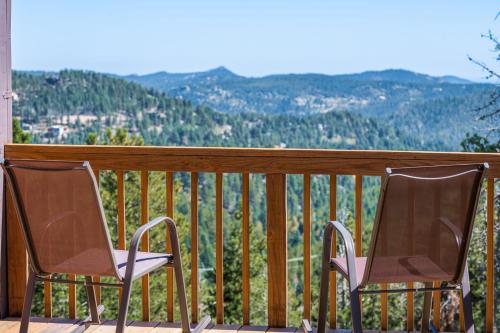 5 Bedroom Whole Home with Mountain Views — 4-Star Luxury Hotel in Evergreen, United States