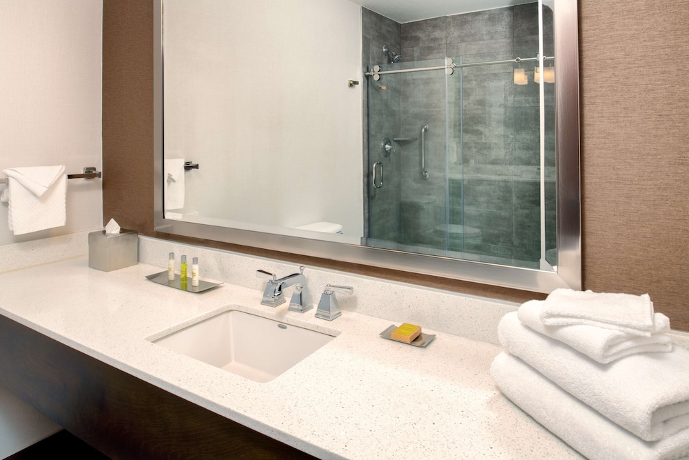 DoubleTree by Hilton Olympia Downtown Capitol District - photo 24