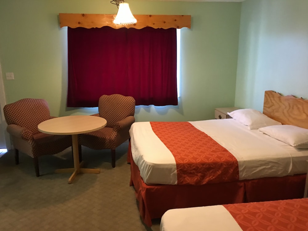 Dixie Plaza Hotel - photo 31