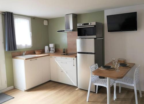 T1 Bis Proche Marais Avec Garage a Moto in Bourges, France