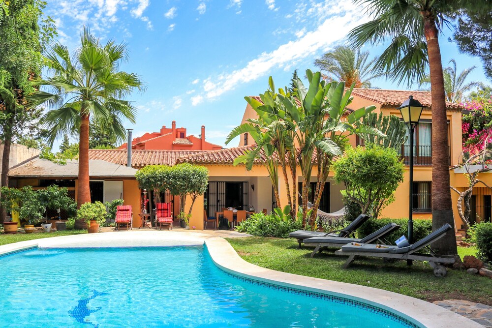 Villa El Mirador — 4-Star Luxury Hotel in Marbella, Spain