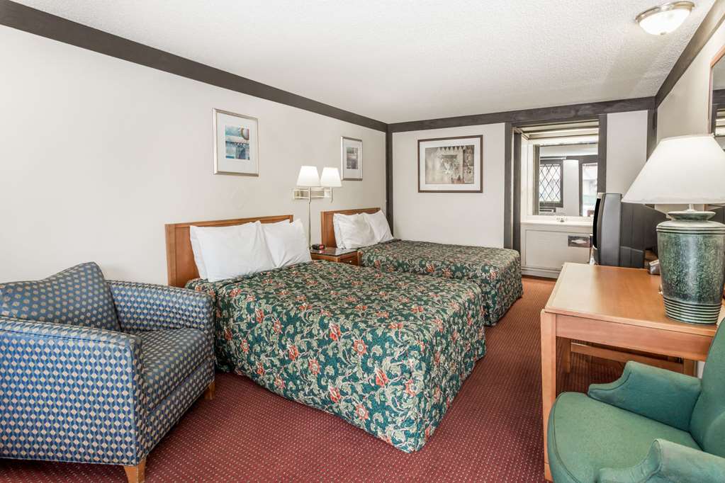 Knights Inn Racine - photo 7