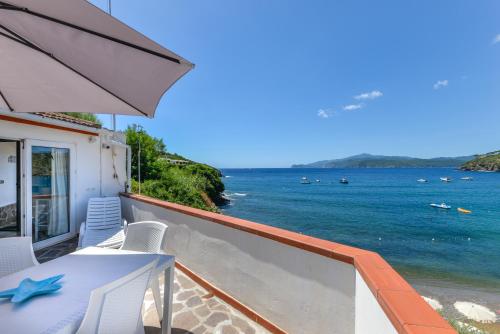 Villa Oda Trilocale sul mare — 4-Star Luxury Hotel in Capoliveri, Italy