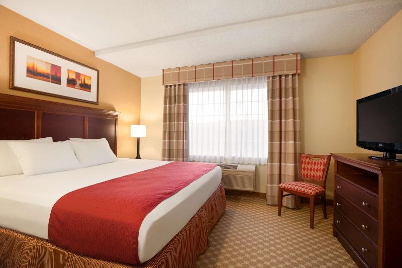 Portage Inn & Suites Kalamazoo - photo 15