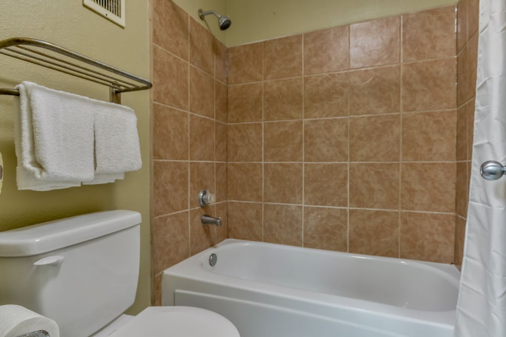 Wake Inn - photo 12