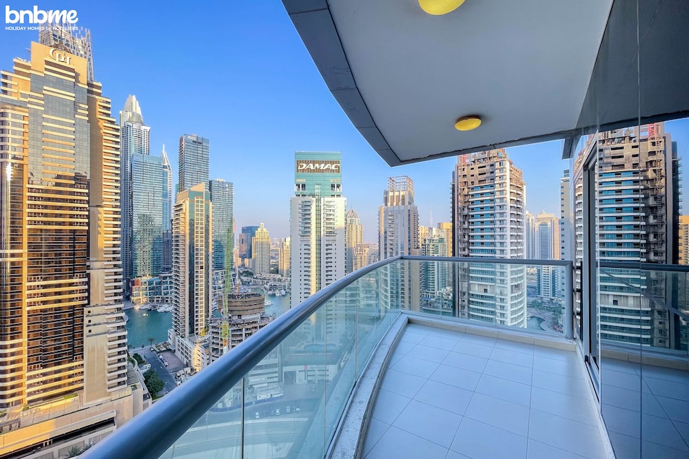 bnbme SkyView Tower 4 Maids — 4-Star Luxury Hotel in Dubai, United Arab Emirates