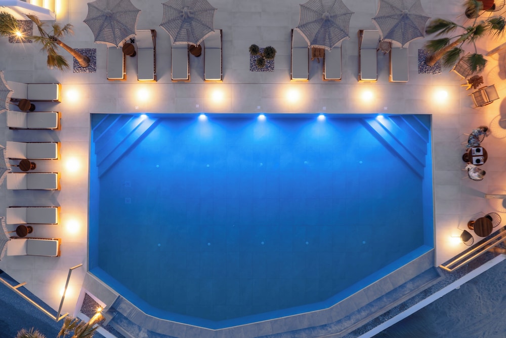 Leon Luxury Suites in Mesaria, Greece