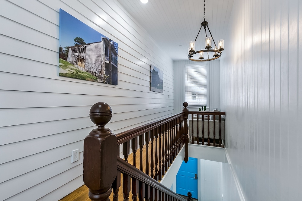 Newly Renovated 4BD Penthouse - photo 16