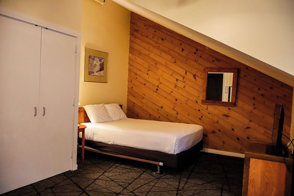 Snowy Owl Inn And Resort - photo 20