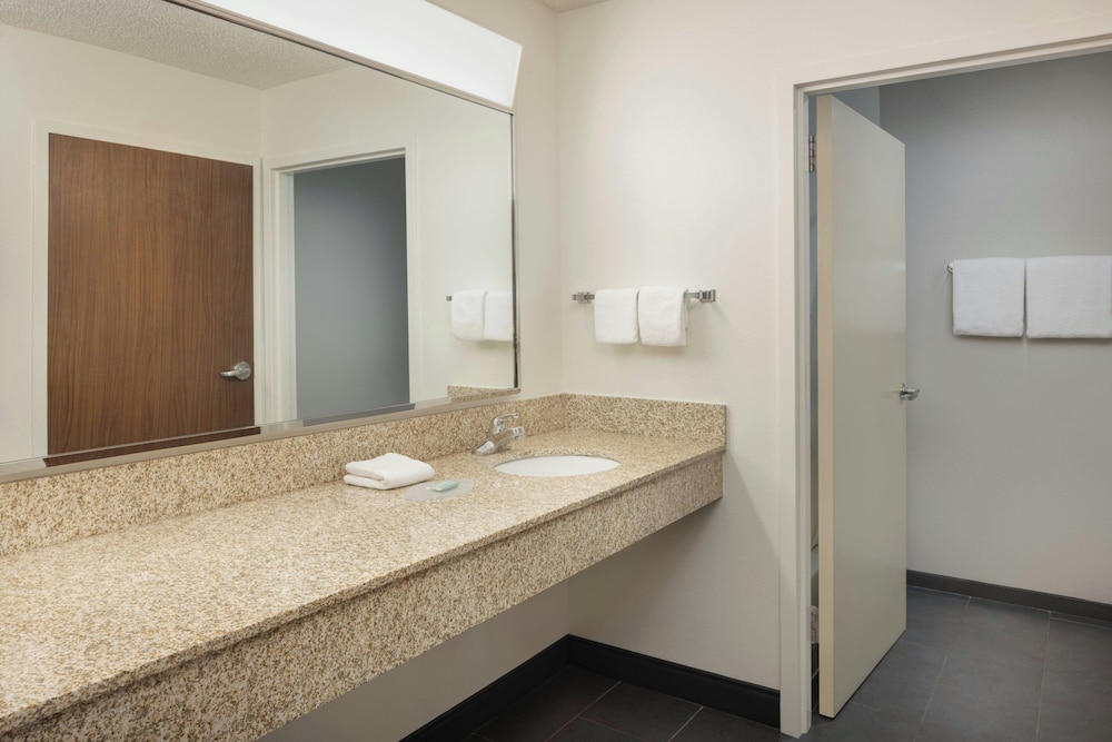 Courtyard by Marriott Springfield Airport - photo 28