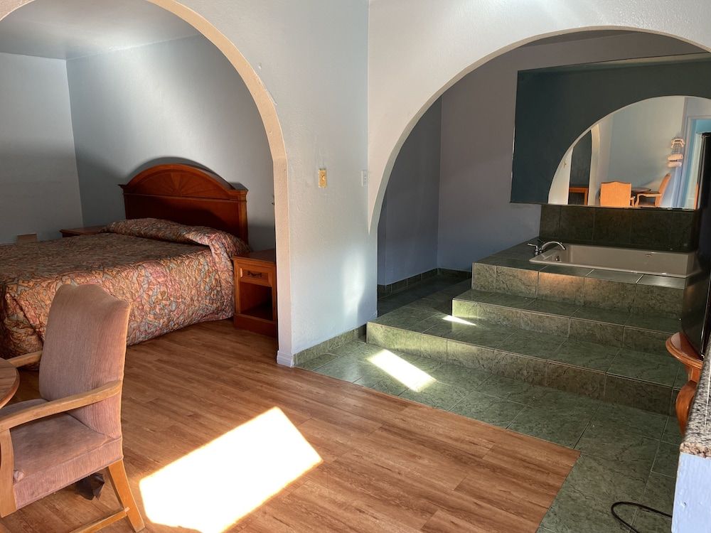 Full Moon Inn - photo 16