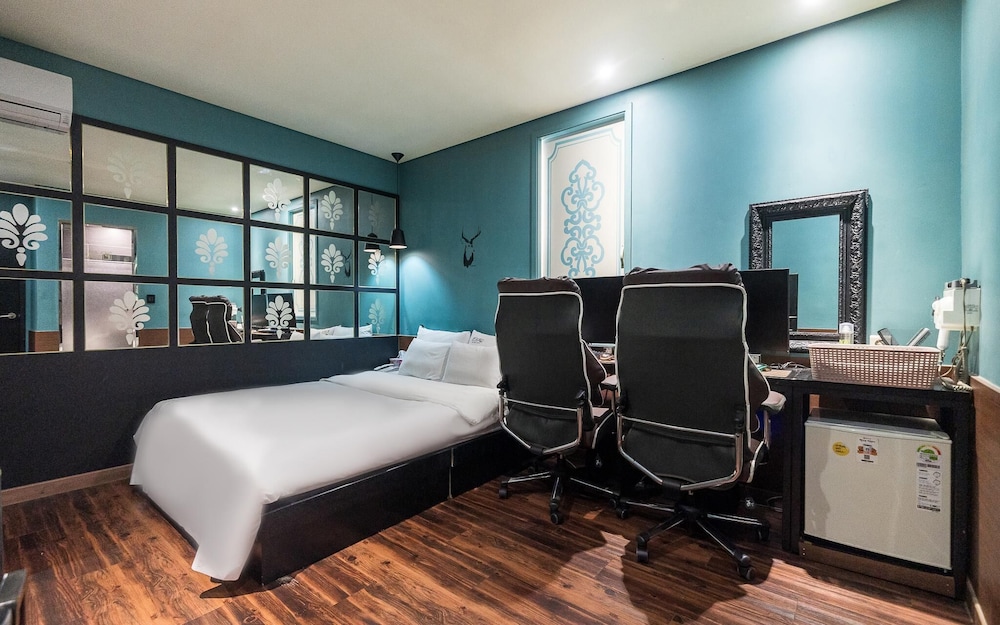 Suwon Station Page - carbon neutral hotel in Suwon